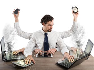 چگونه عملکرد نیروی انسانی را بهبود دهیم؟ ۱۲ راهکار عملی